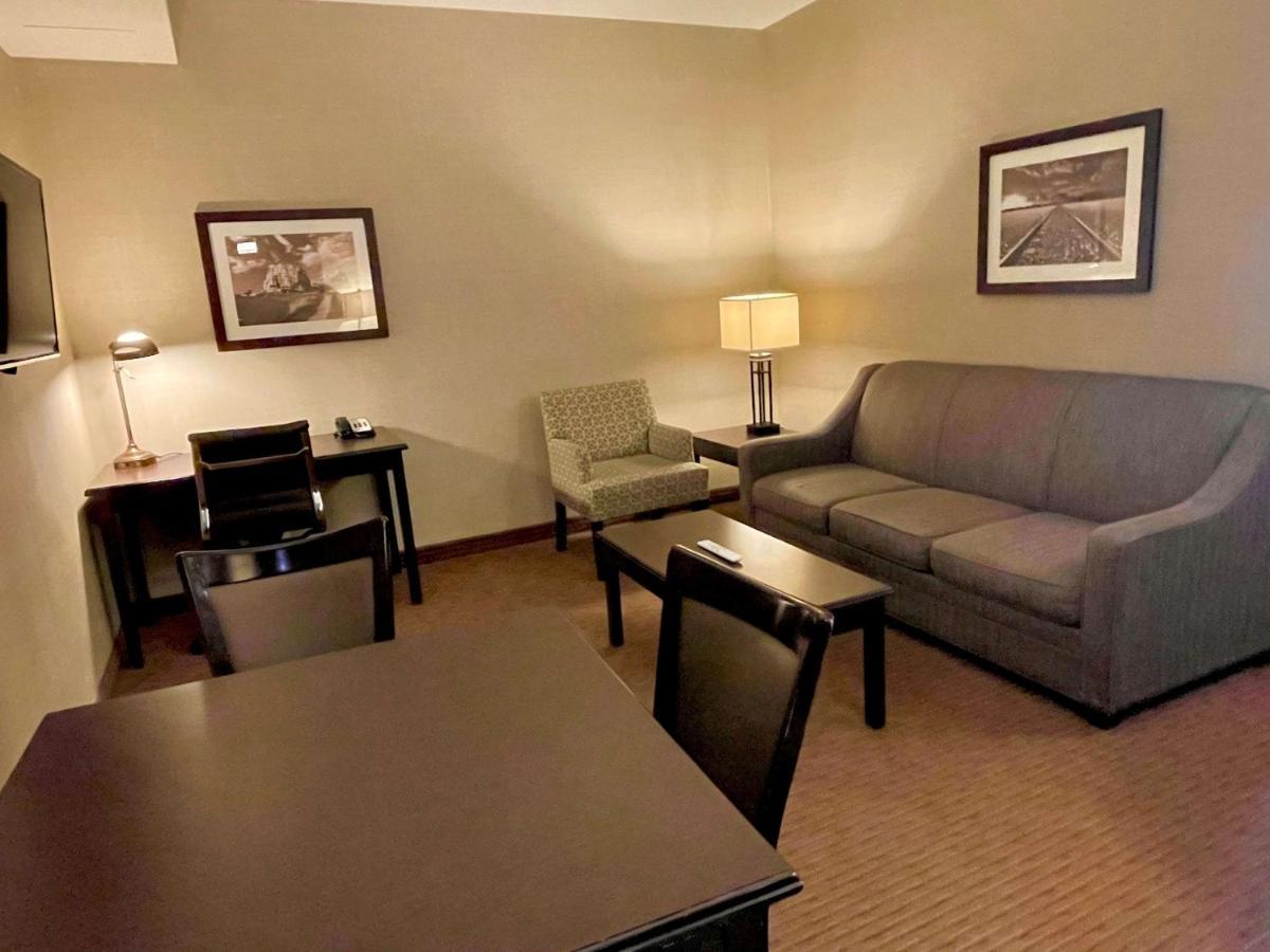 Best Western Plus Okotoks Inn & Suites Екстер'єр фото