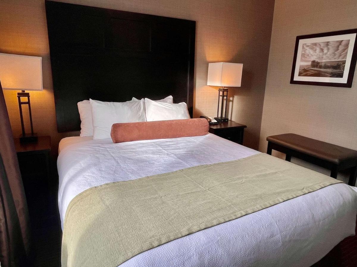 Best Western Plus Okotoks Inn & Suites Екстер'єр фото