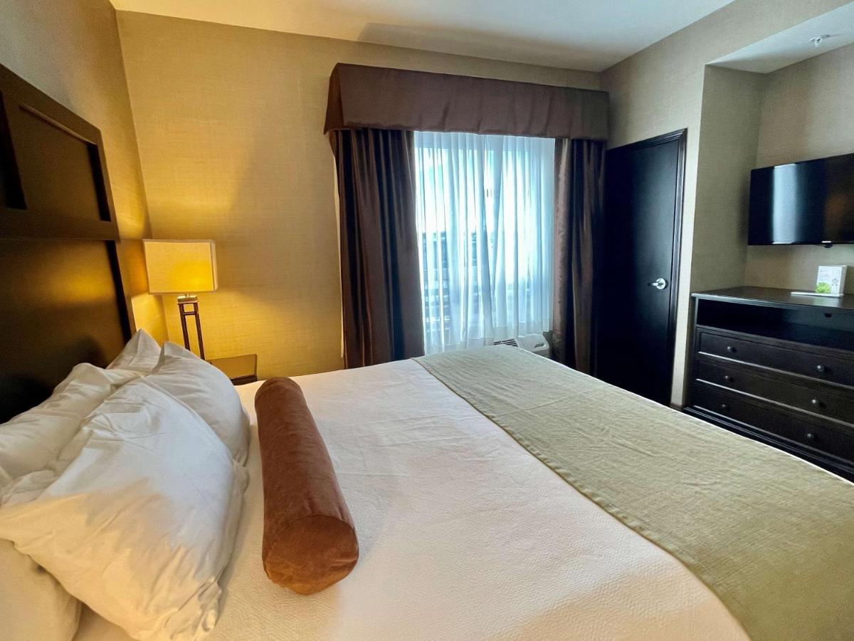 Best Western Plus Okotoks Inn & Suites Екстер'єр фото