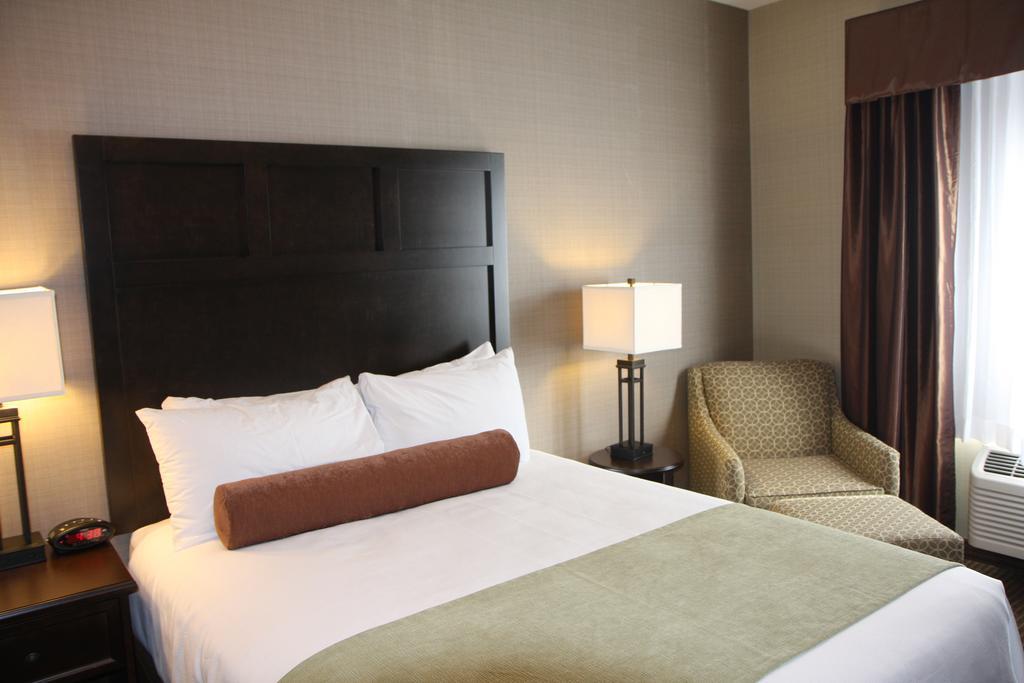 Best Western Plus Okotoks Inn & Suites Номер фото