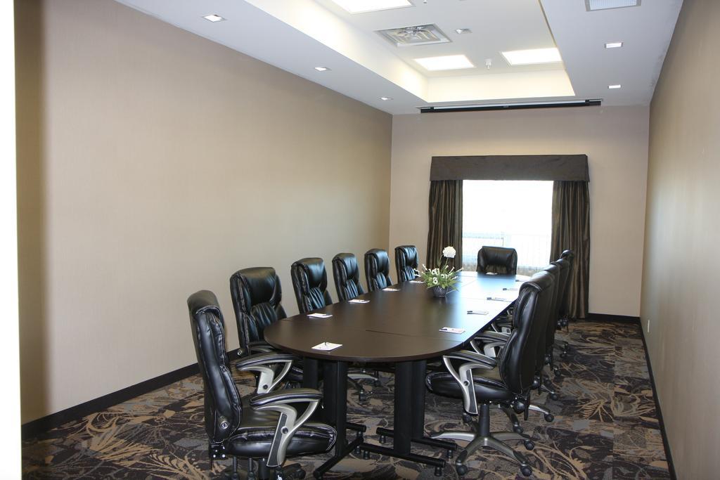 Best Western Plus Okotoks Inn & Suites Екстер'єр фото