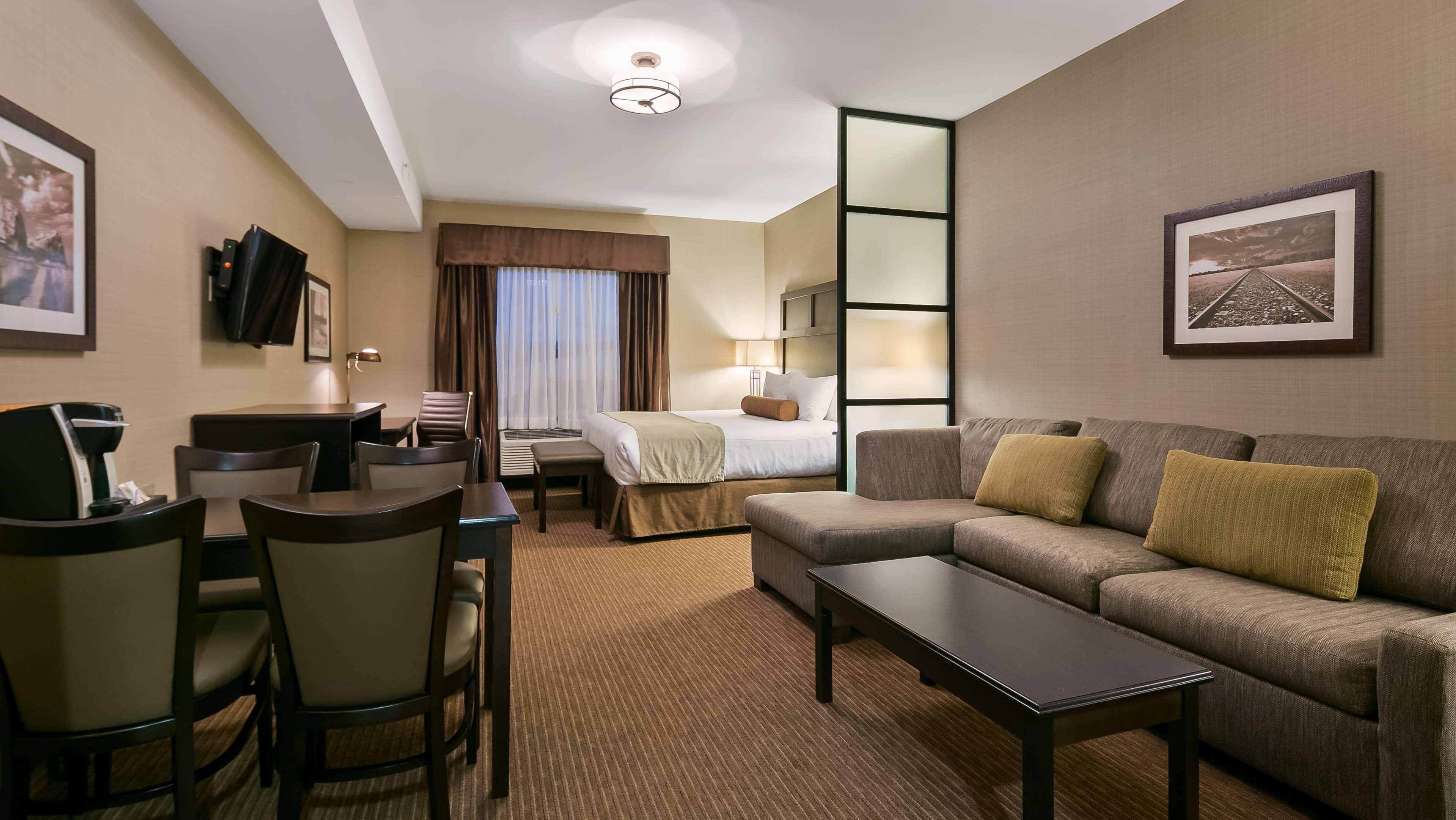 Best Western Plus Okotoks Inn & Suites Екстер'єр фото