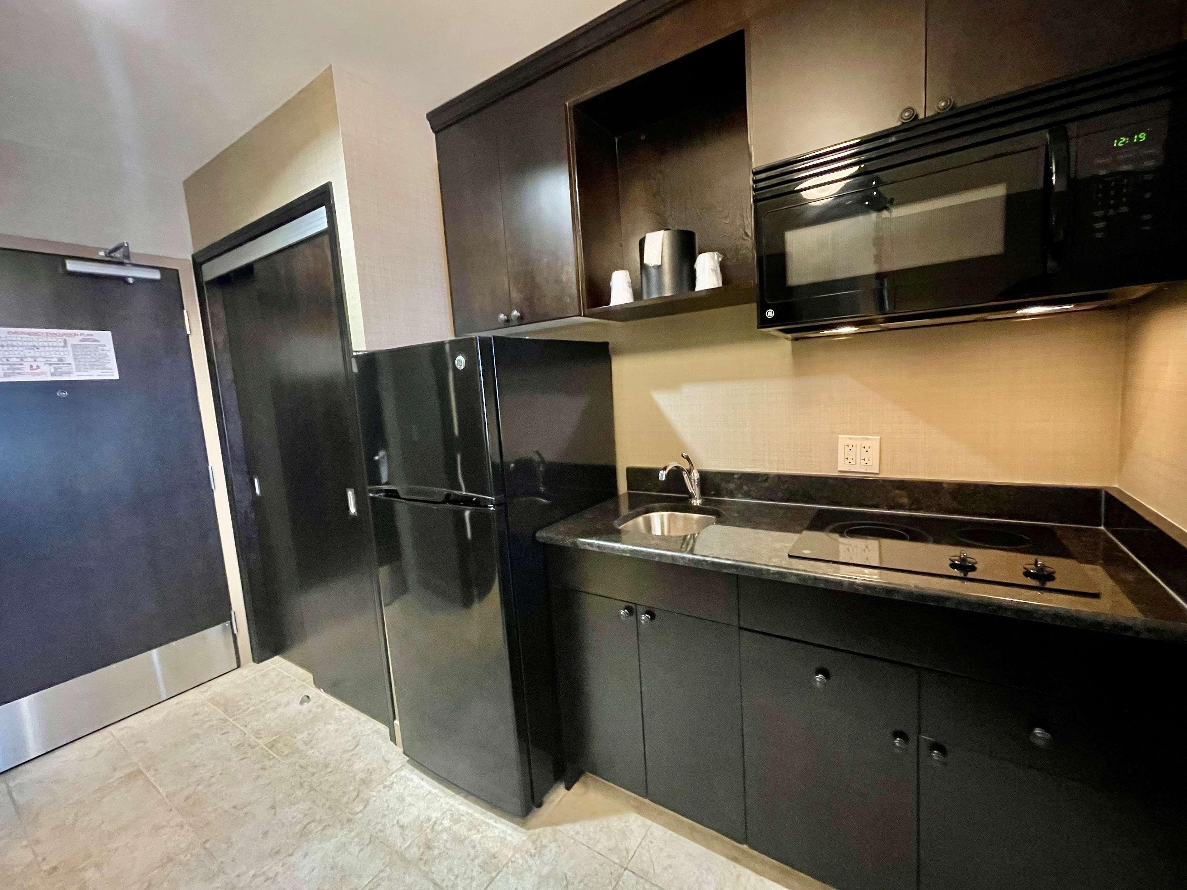 Best Western Plus Okotoks Inn & Suites Екстер'єр фото