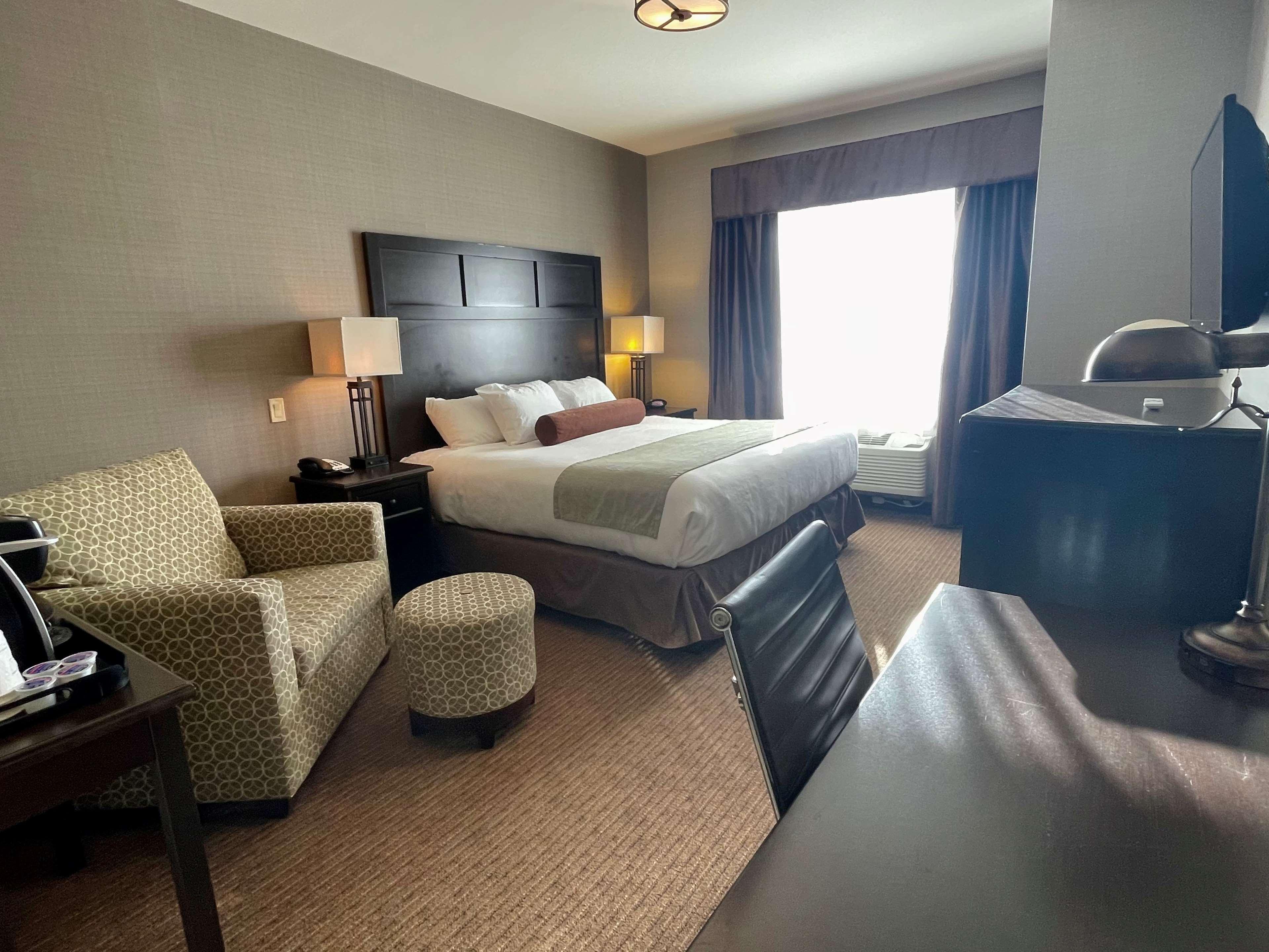 Best Western Plus Okotoks Inn & Suites Екстер'єр фото