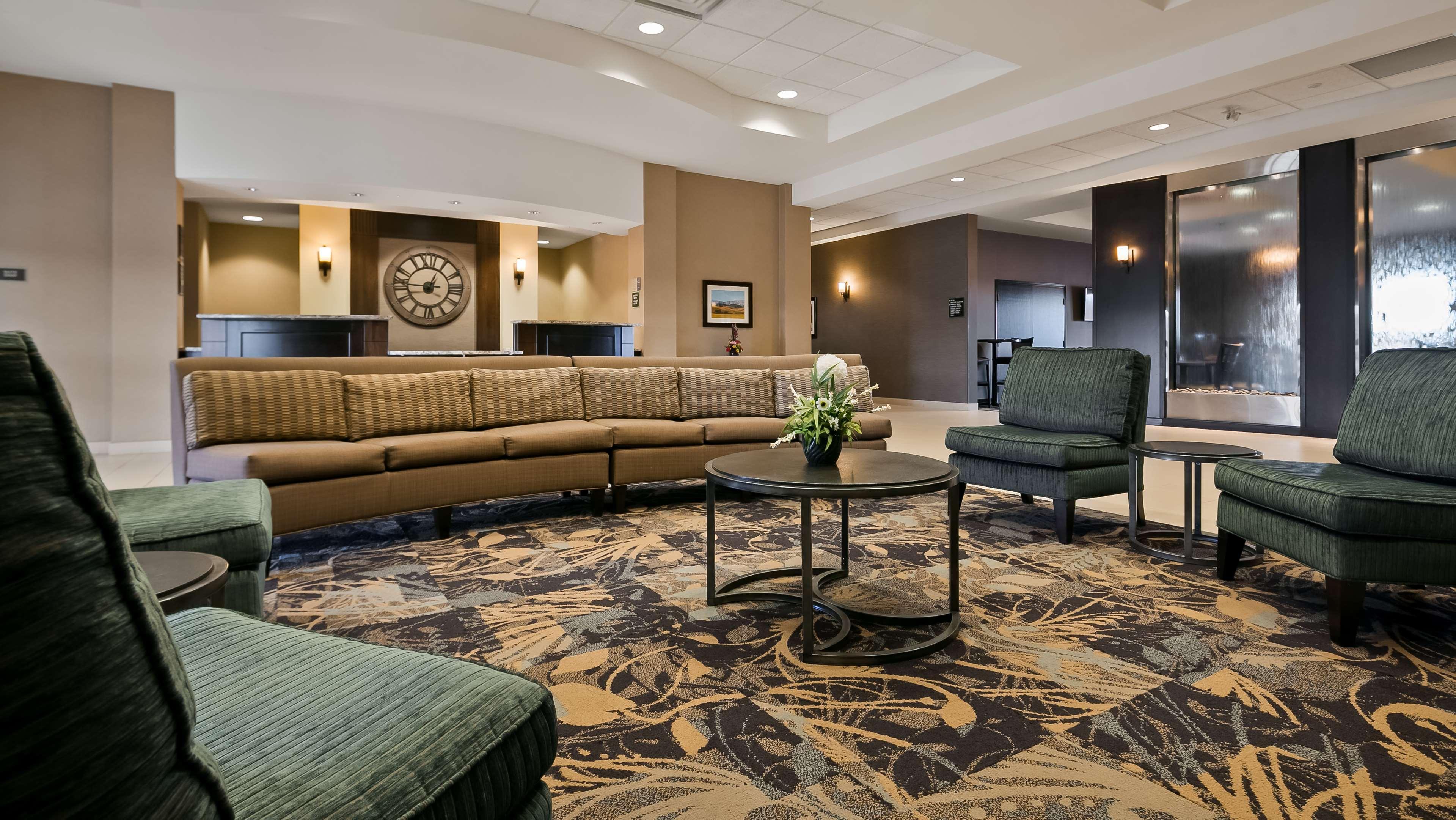 Best Western Plus Okotoks Inn & Suites Екстер'єр фото