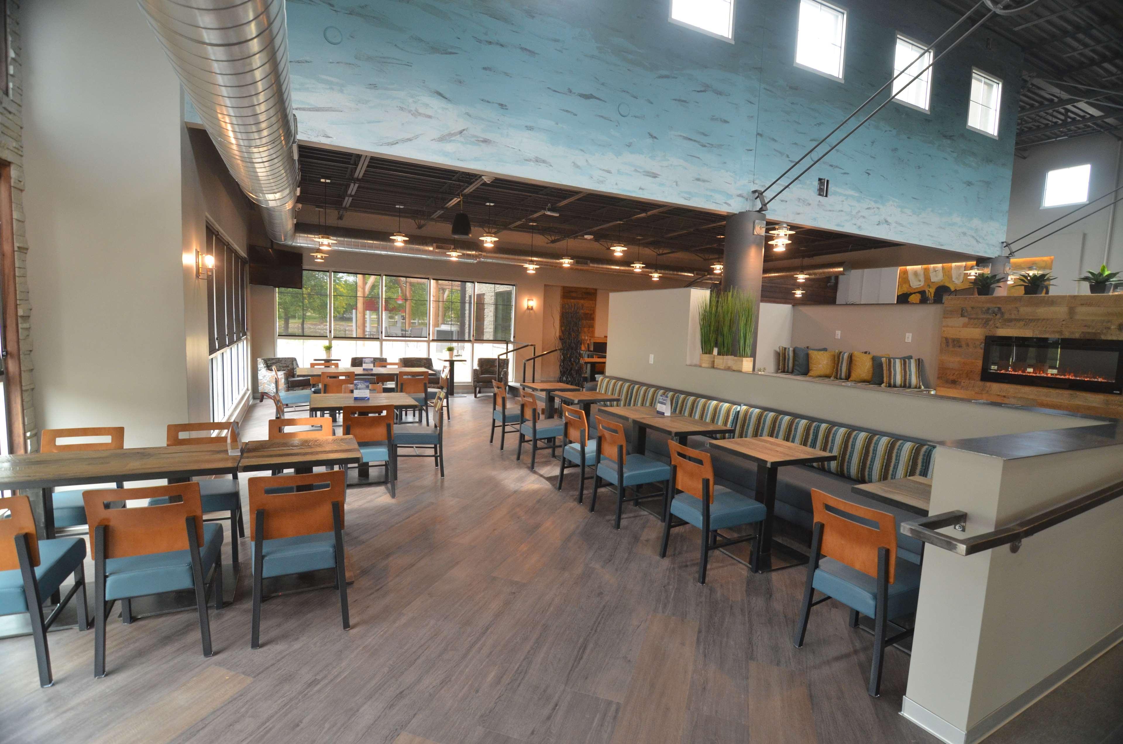 Best Western Plus Okotoks Inn & Suites Екстер'єр фото