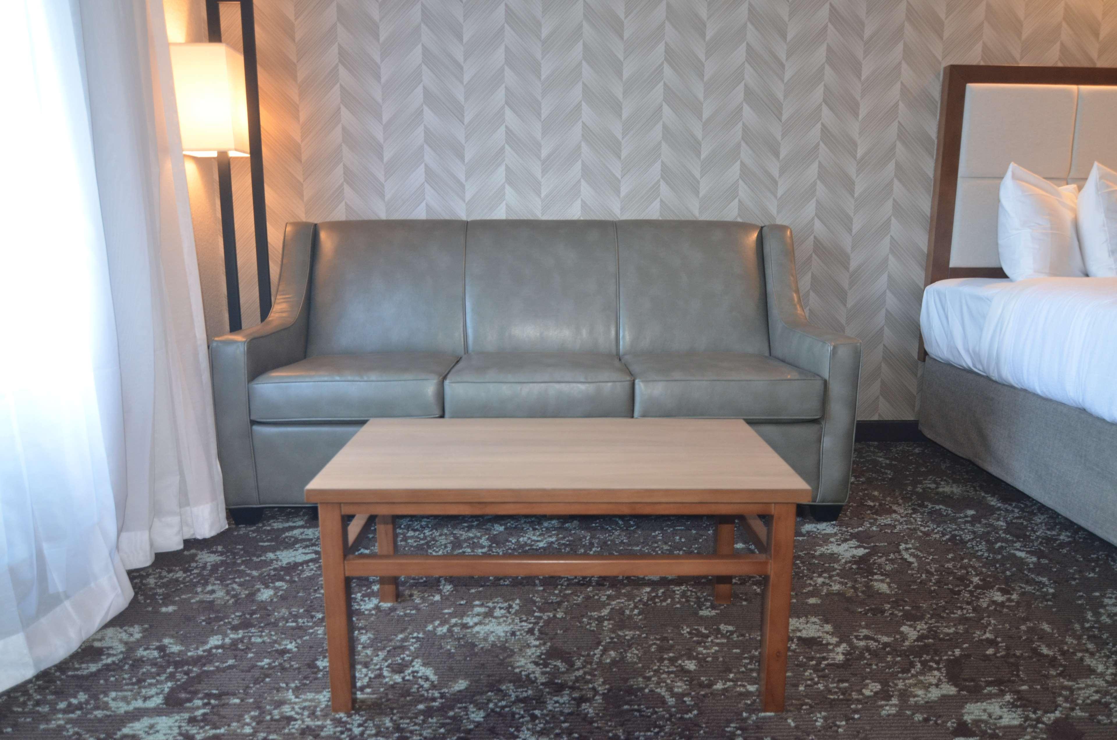 Best Western Plus Okotoks Inn & Suites Екстер'єр фото