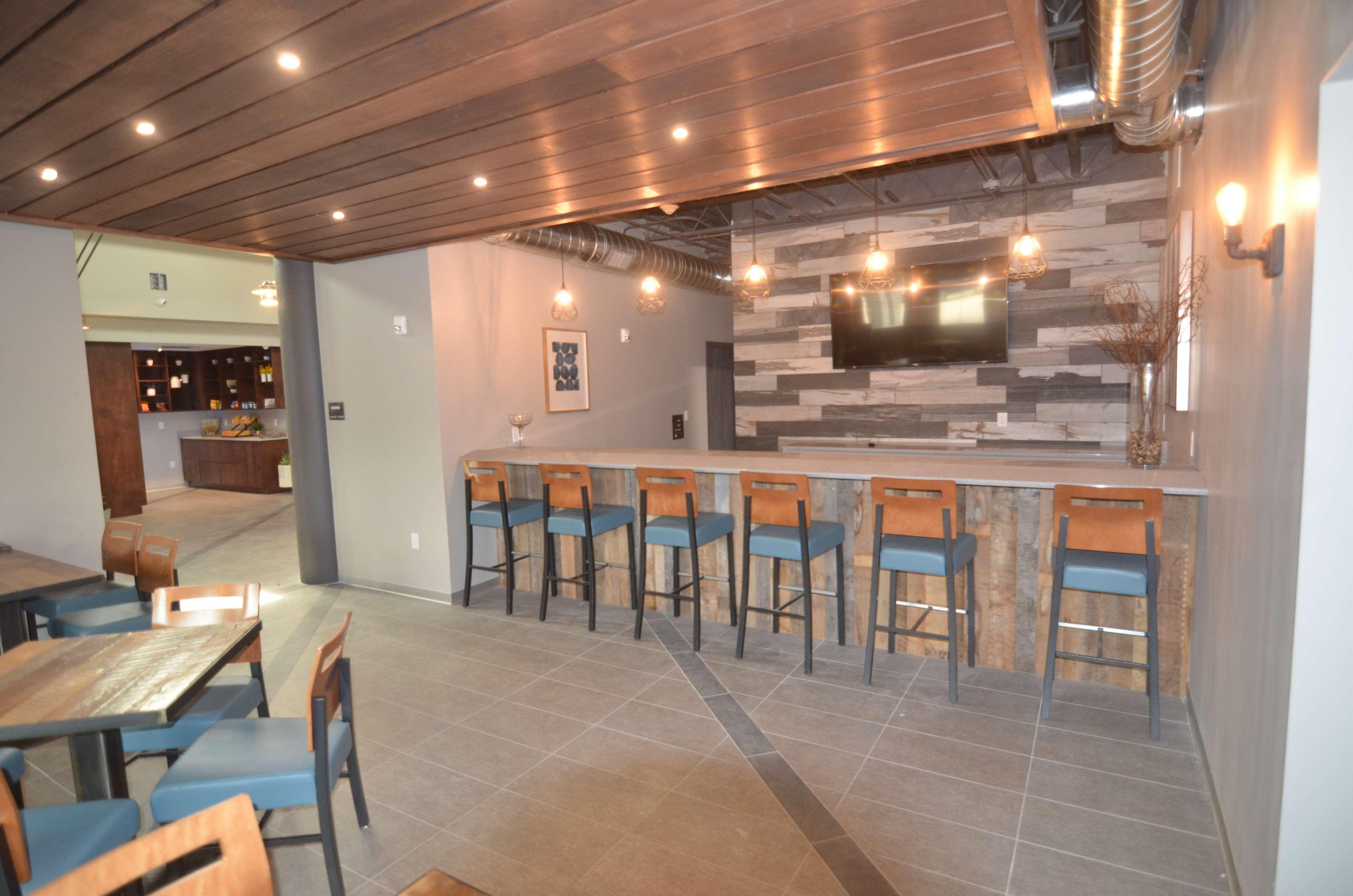 Best Western Plus Okotoks Inn & Suites Екстер'єр фото