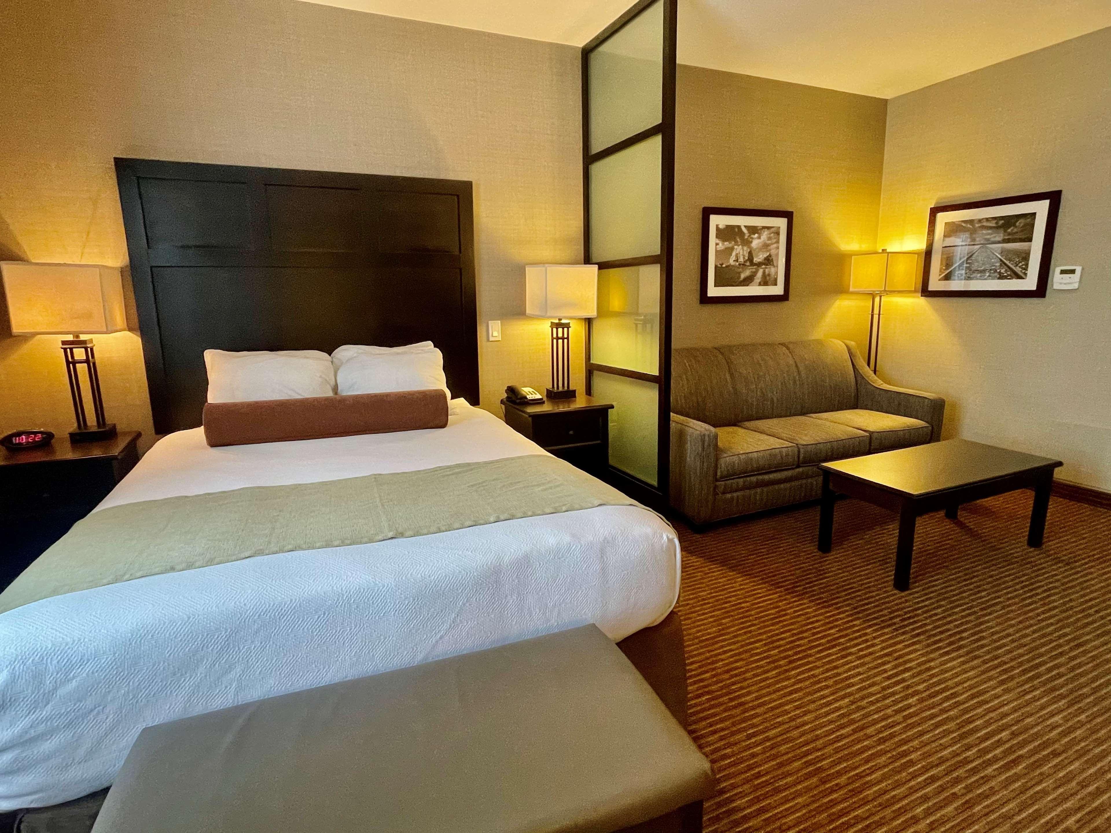 Best Western Plus Okotoks Inn & Suites Екстер'єр фото