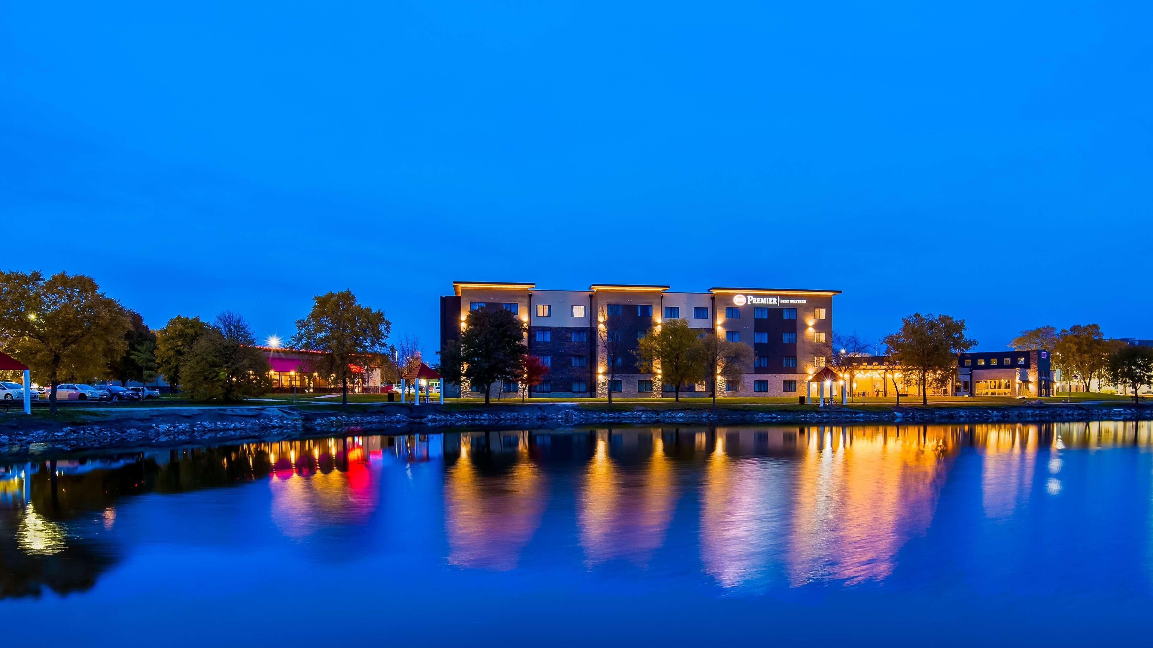 Best Western Plus Okotoks Inn & Suites Екстер'єр фото