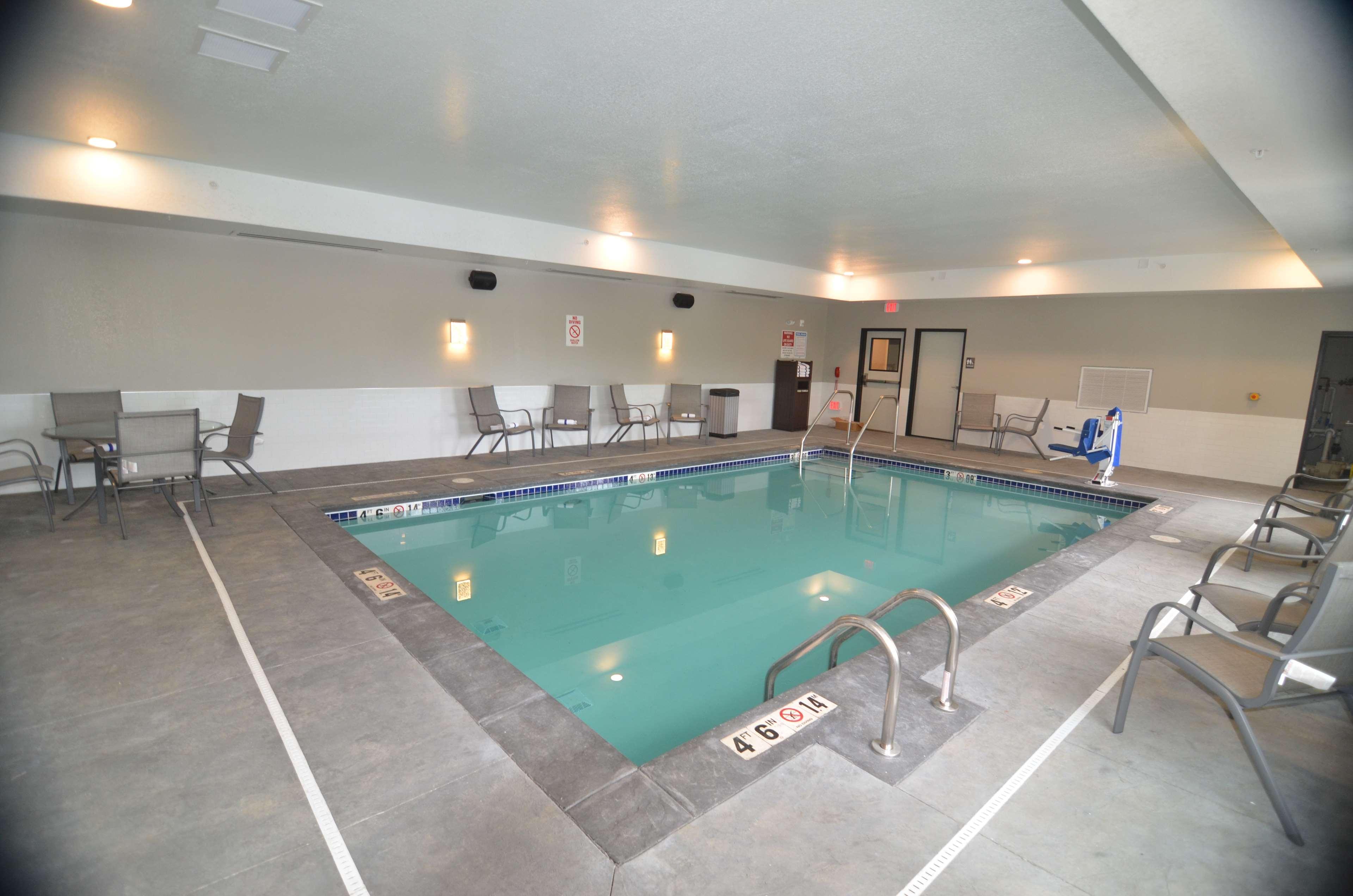 Best Western Plus Okotoks Inn & Suites Екстер'єр фото