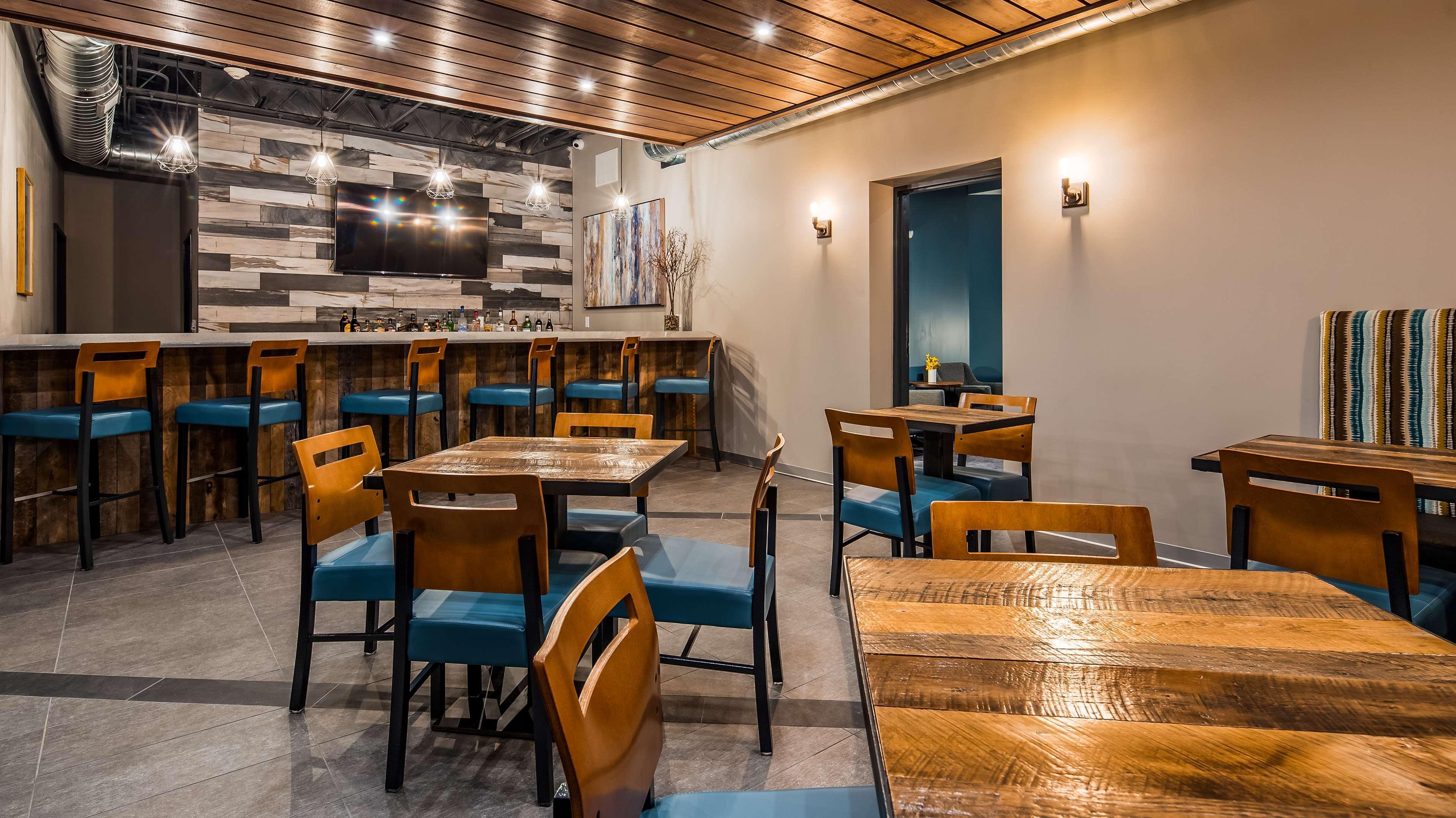 Best Western Plus Okotoks Inn & Suites Екстер'єр фото