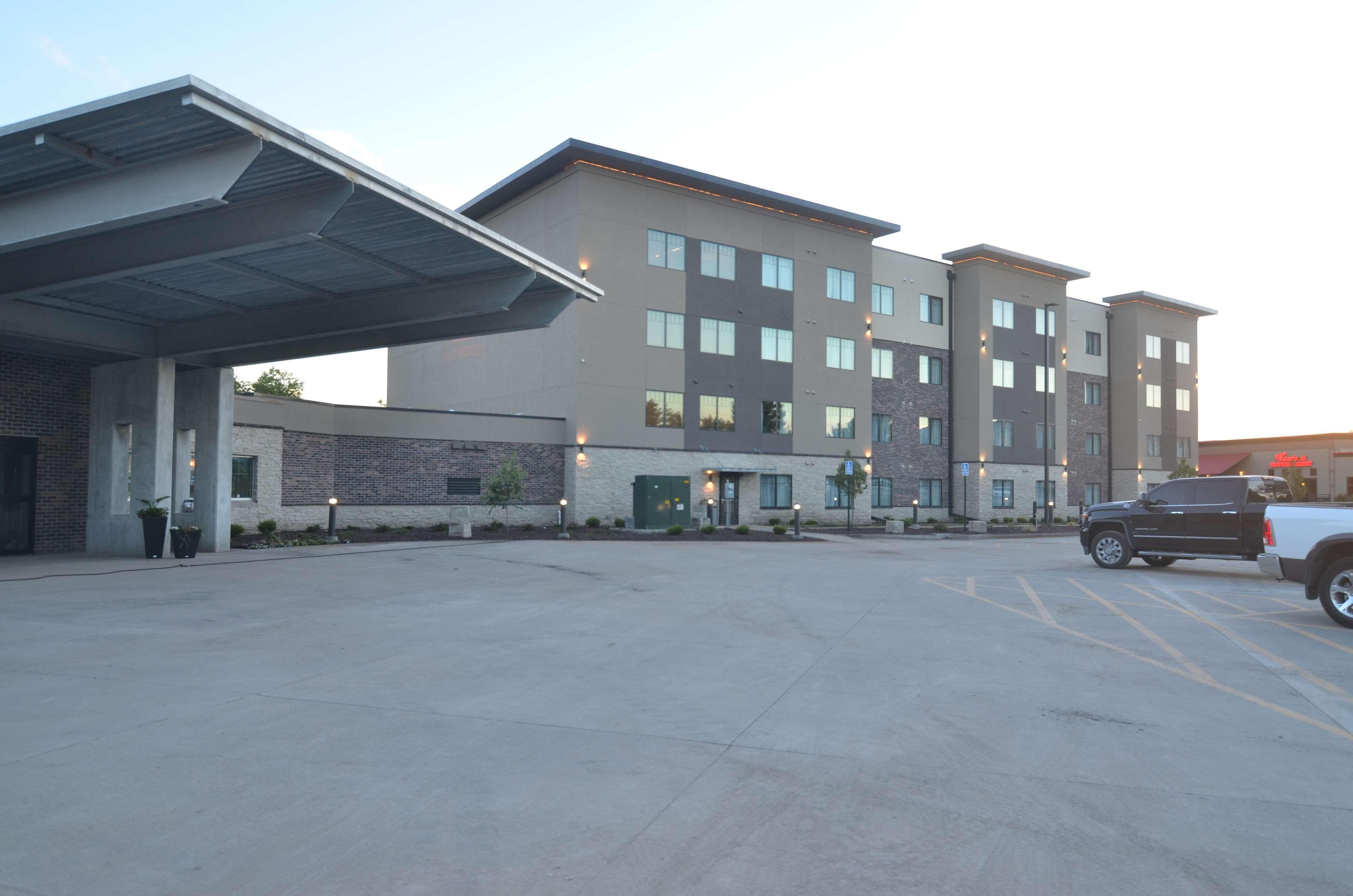 Best Western Plus Okotoks Inn & Suites Екстер'єр фото