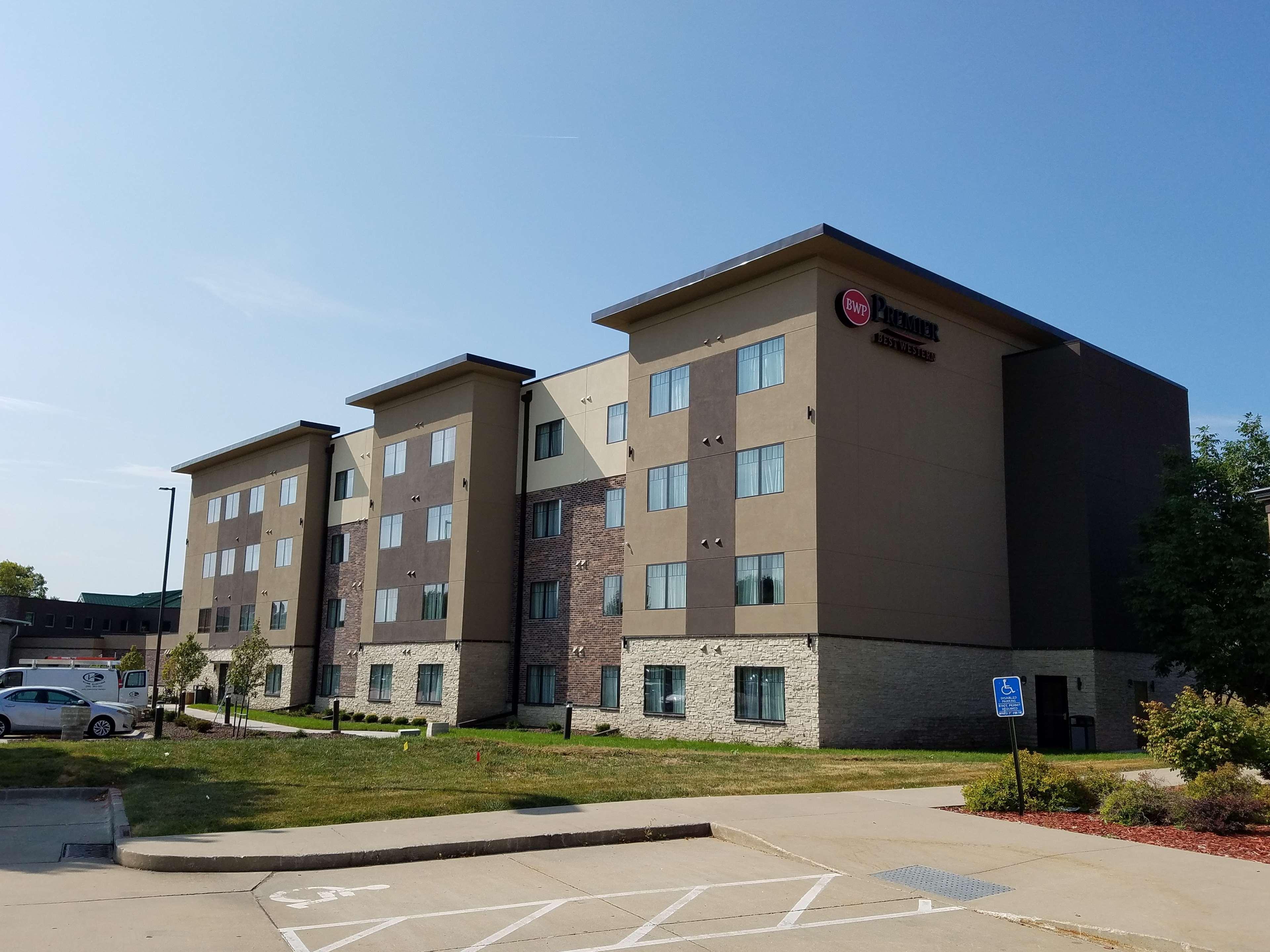 Best Western Plus Okotoks Inn & Suites Екстер'єр фото