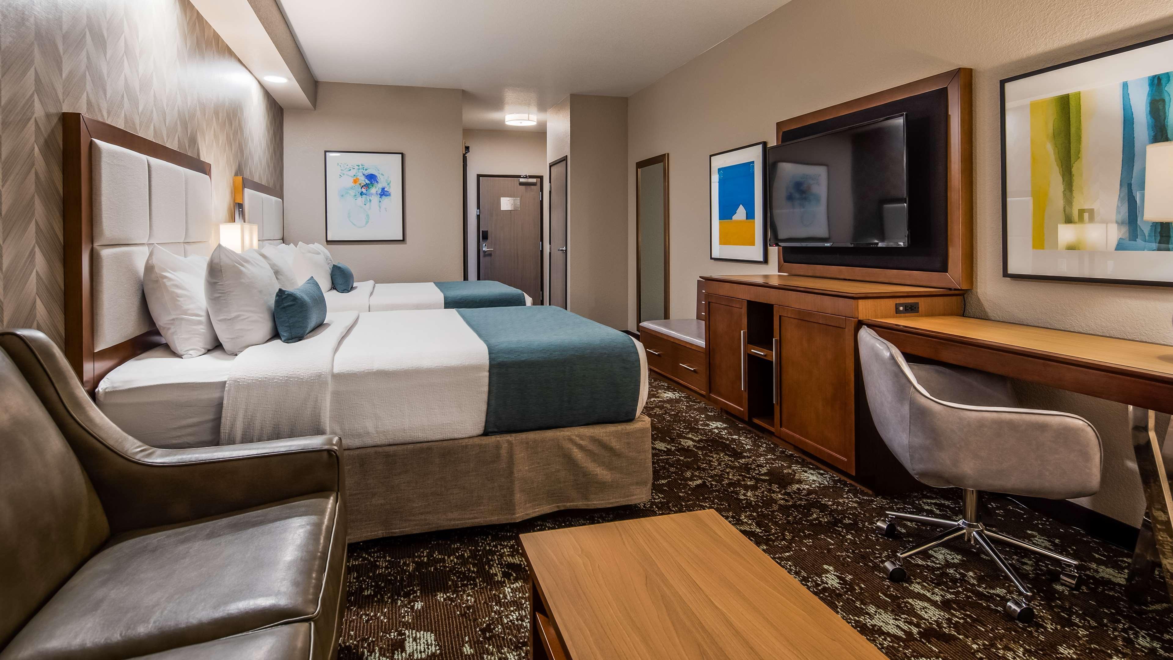 Best Western Plus Okotoks Inn & Suites Екстер'єр фото