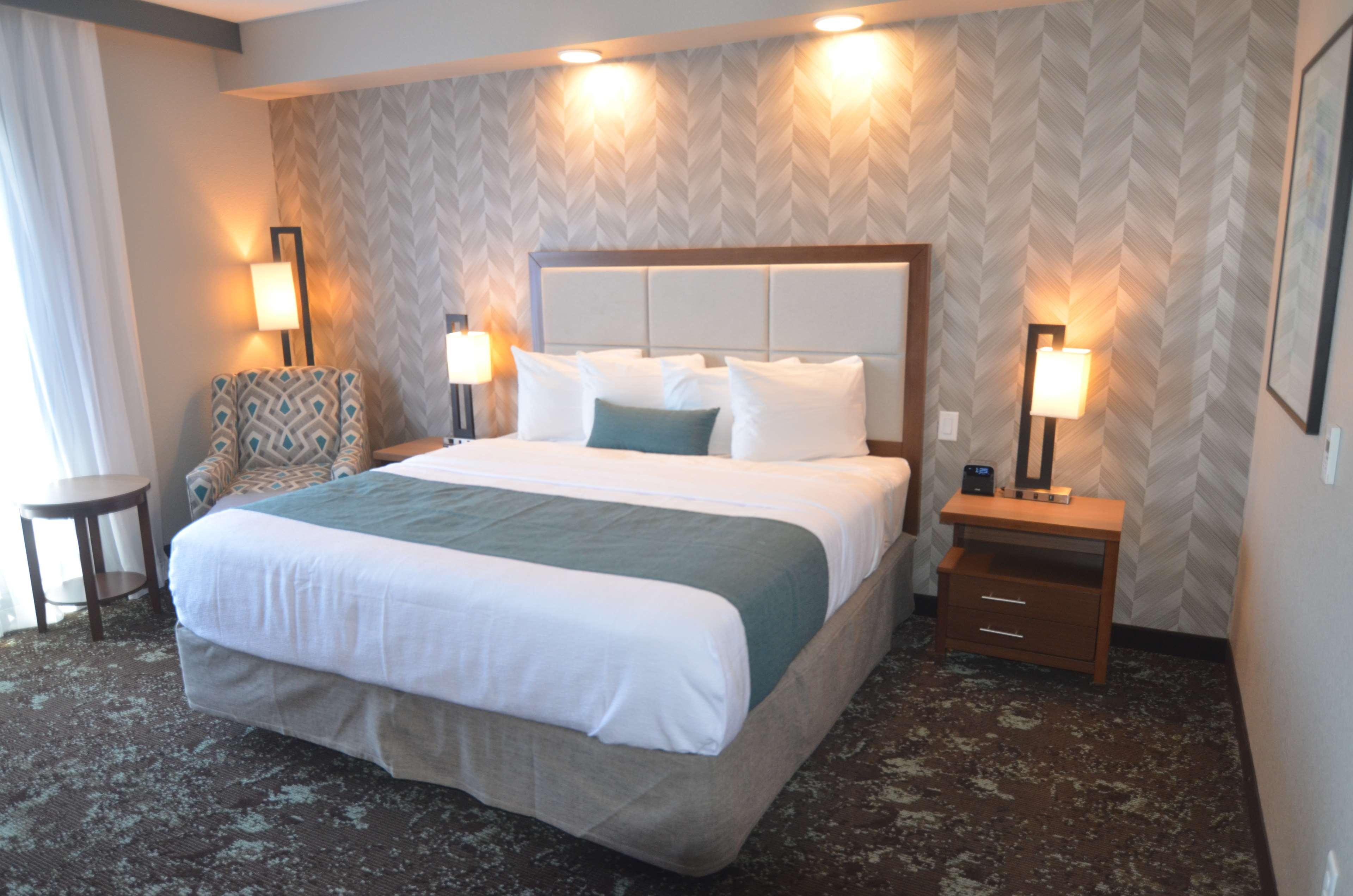 Best Western Plus Okotoks Inn & Suites Екстер'єр фото