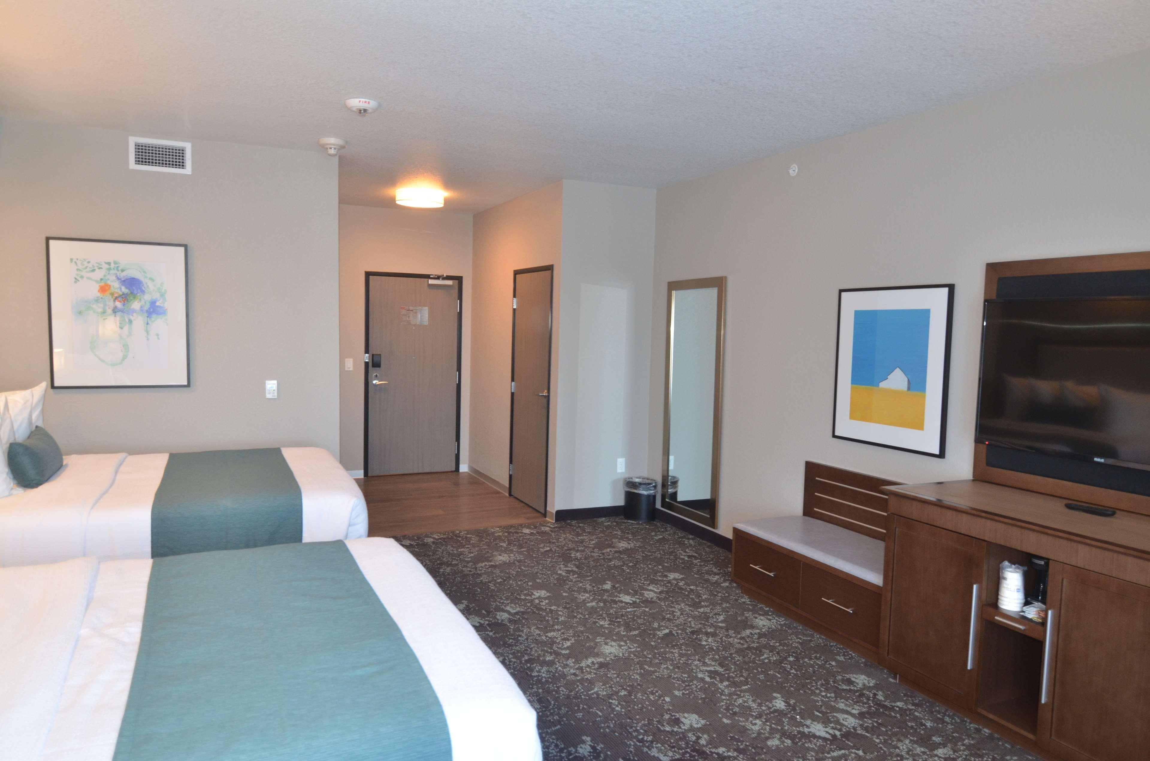Best Western Plus Okotoks Inn & Suites Екстер'єр фото